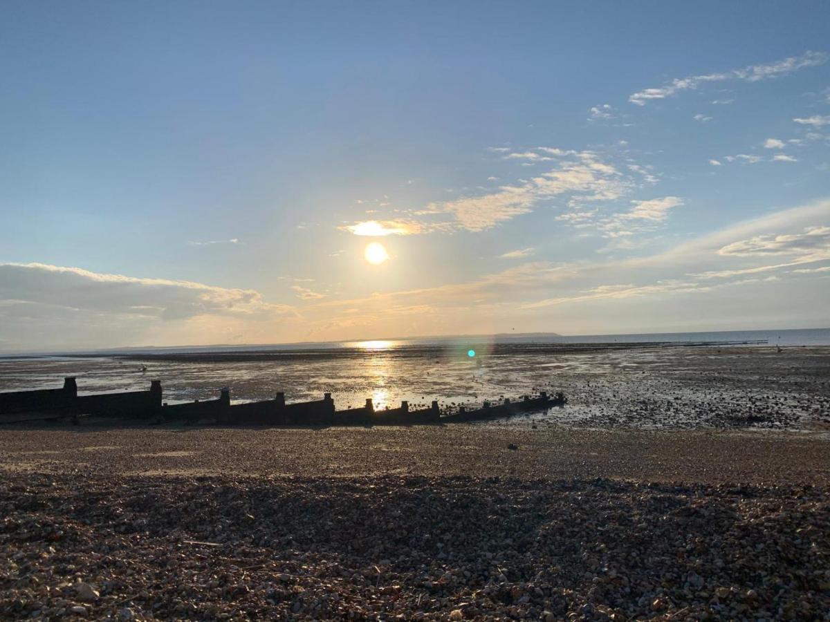 Fabulous Apartment Seconds From Beach By Whitstable-Holidays, Pudding Pan المظهر الخارجي الصورة